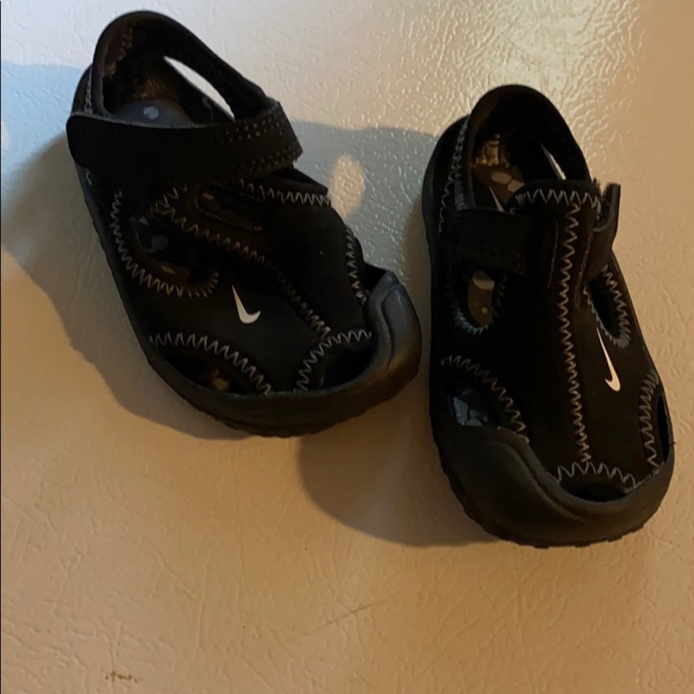 Boys toddler size 5 sandals